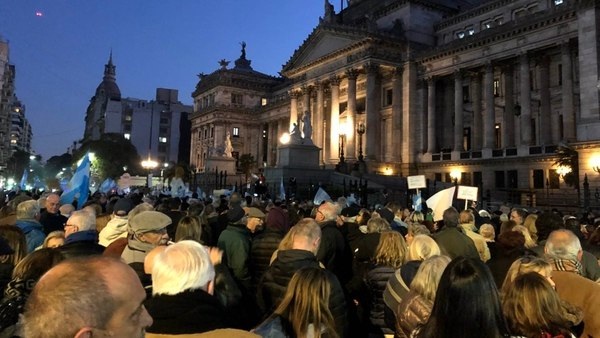 Marcha pre debate en el Senado