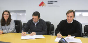 Firma entre el Centro PyME-ADENEU y CEMA para la capacitación de empresas locales.