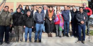 Las autoridades municipales y provinciales presentes en la segunda mesa de trabajo de riego y producción.