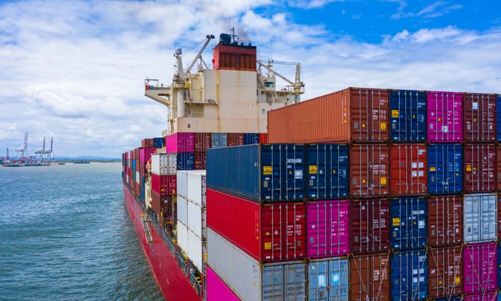 Superávit comercial en junio impulsado por el crecimiento de exportaciones